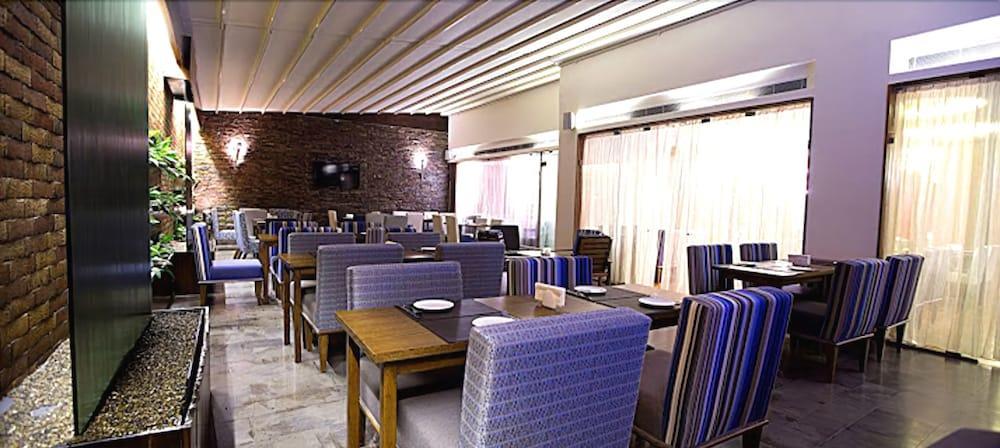 The J Hotel & Spa Бейрут Екстериор снимка