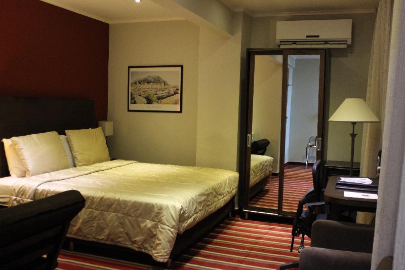 The J Hotel & Spa Бейрут Екстериор снимка