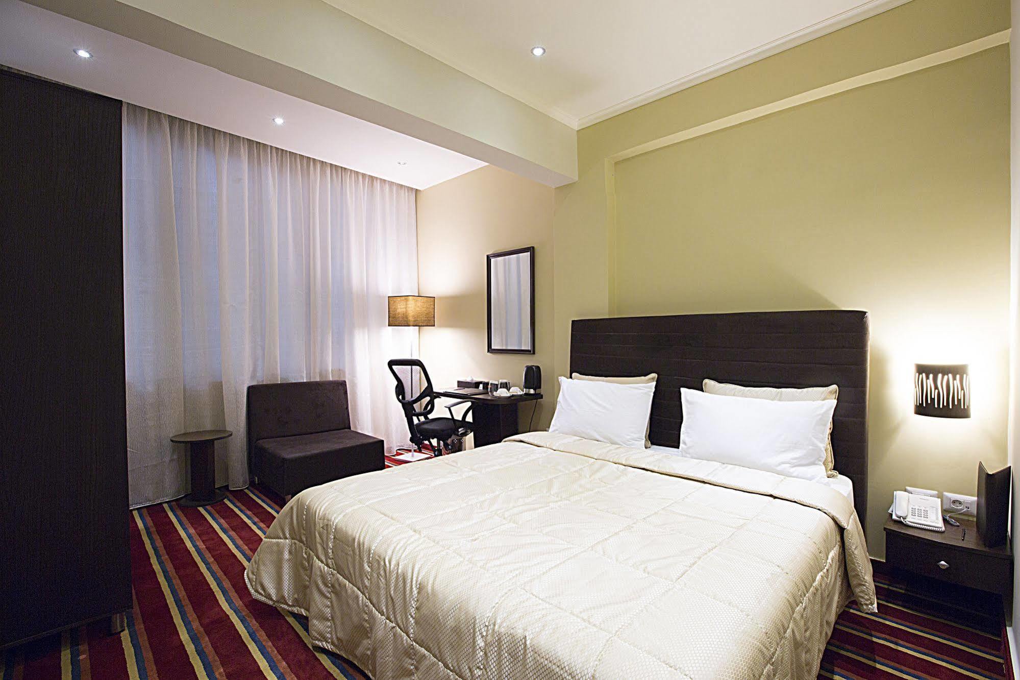 The J Hotel & Spa Бейрут Екстериор снимка