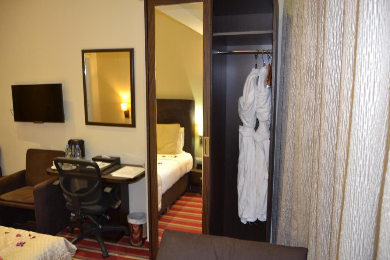 The J Hotel & Spa Бейрут Екстериор снимка